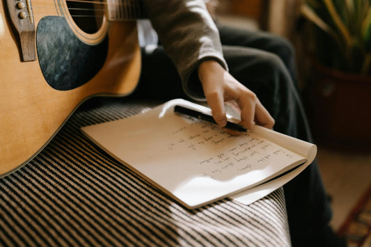 Best Lyric Changing Tools in 2025: Real Singers vs. AI Generators